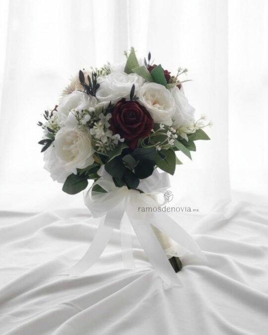 Bouquet de rosas blancas con toque vino 1094