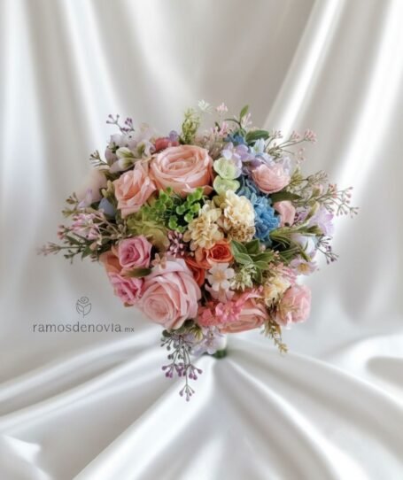 1131 Rosas rosas, lila y hortensias azul cielo